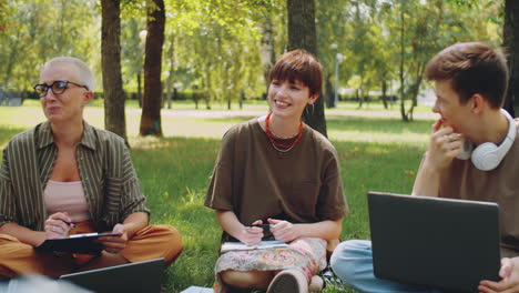 Female-Student-Talking-during-Outdoor-Lesson-in-Park